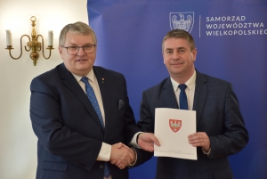 obrazek ugqywanie umowy na dofinansowanie przebudowy drogi Trojanów - Porwity wiecej