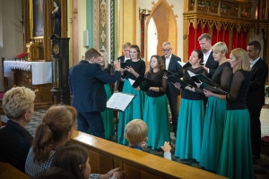 obrazek osga~owa i chóralna inauguracja jubileuszowej 